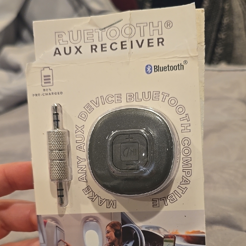 ❤️10/$13 Bluetooth AUX Receiver in Silver